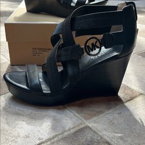 Michael Kors Black Strappy Wedge Sandals 🆕 Sz 7